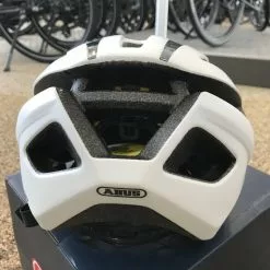 Abus Hjelm Viantor MIPS L/58-62cm Polar White -Abus Salg crs media 1243 scaled 1