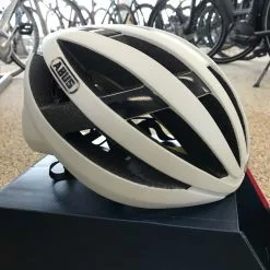 Abus Hjelm Viantor MIPS L/58-62cm Polar White